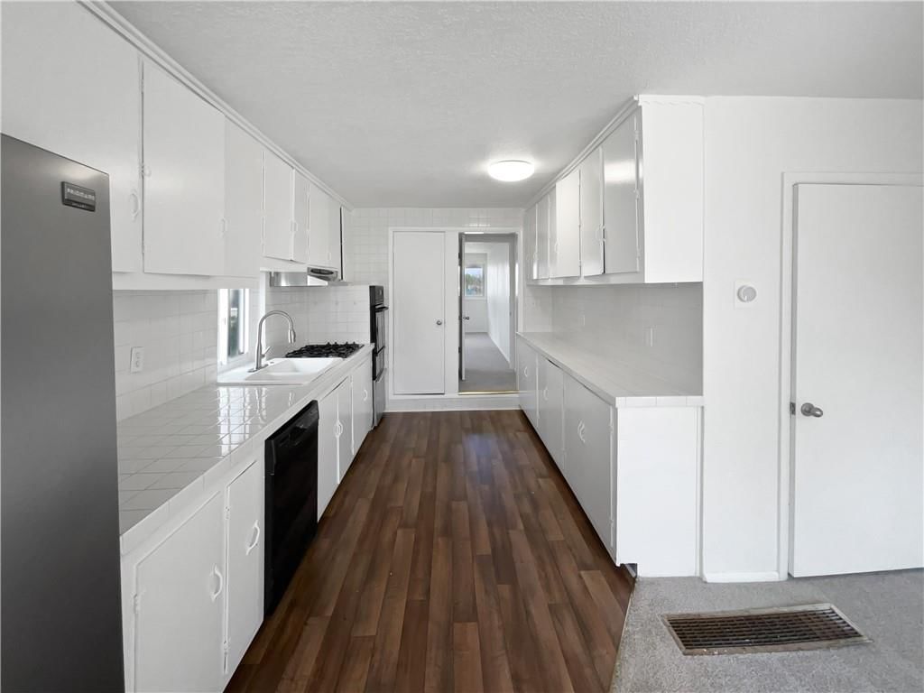 4452 N Jackson Avenue — photo 10