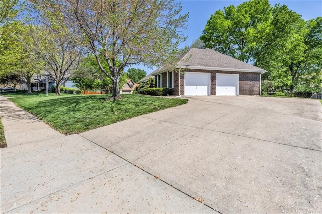 6323 Ridgeway Avenue — photo 2