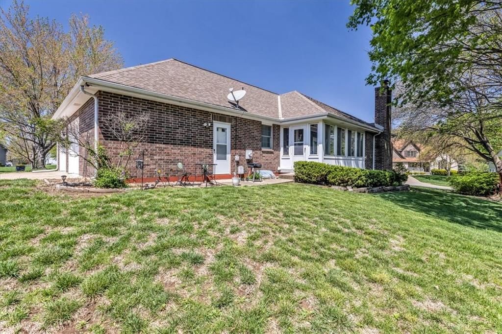 6323 Ridgeway Avenue — photo 3