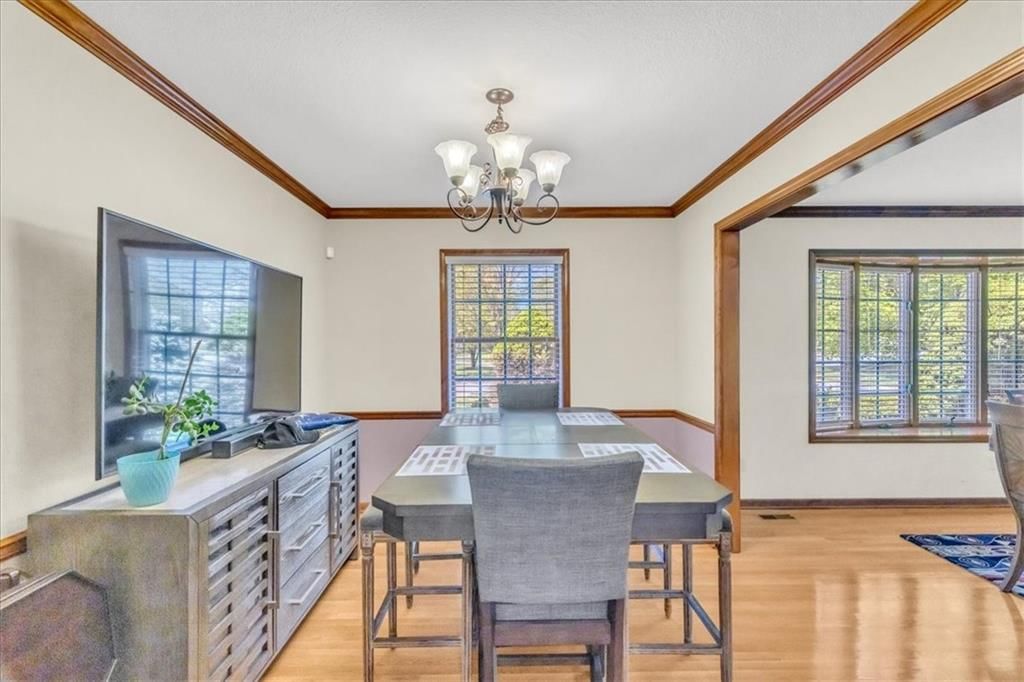 6323 Ridgeway Avenue — photo 10