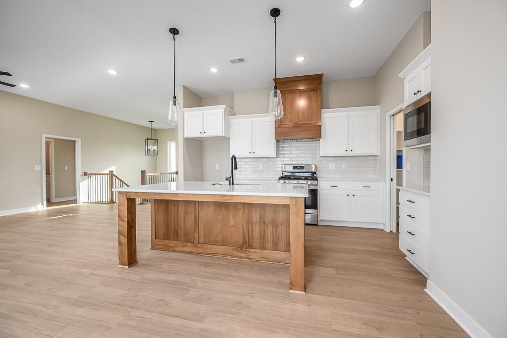 Photo 6 of 26 - 1714 N 162nd Circle