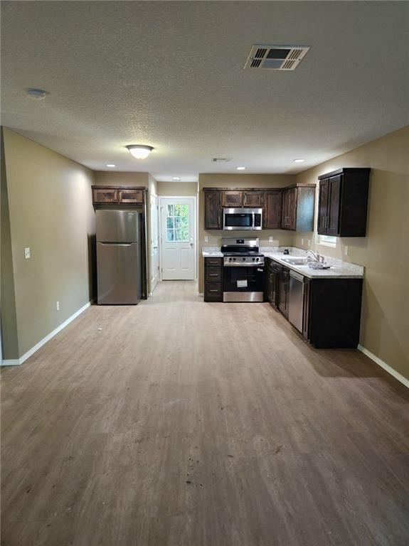 306 E Adams Street — photo 8