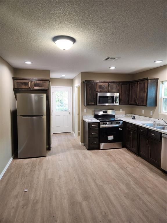 306 E Adams Street — photo 10