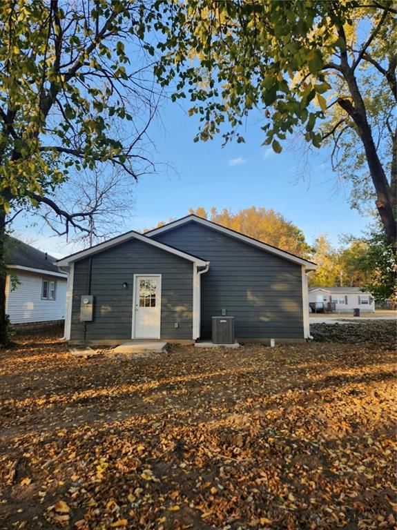 306 E Adams Street — photo 22
