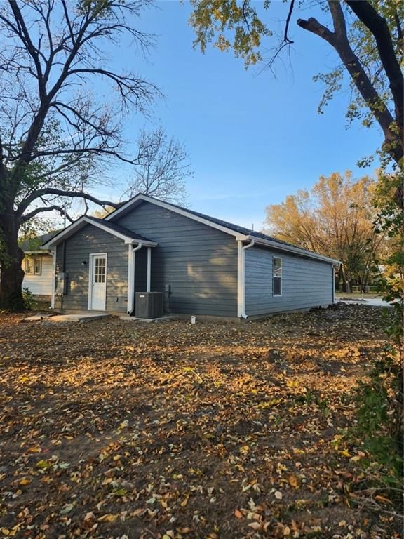 306 E Adams Street — photo 23