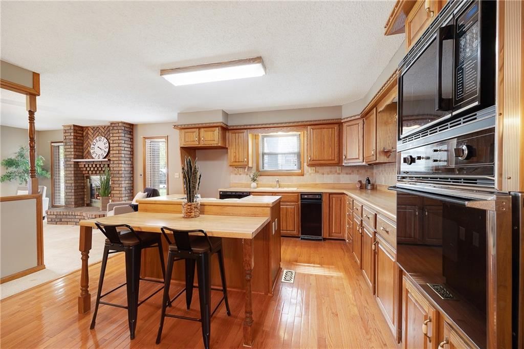 1521 Country Club Drive — photo 10