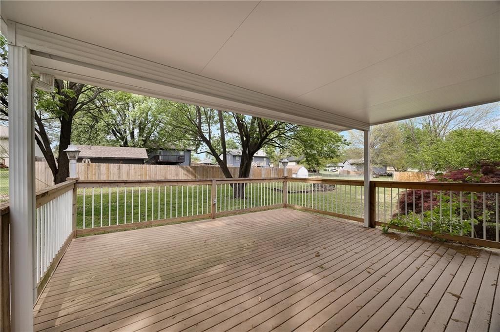 1521 Country Club Drive — photo 32