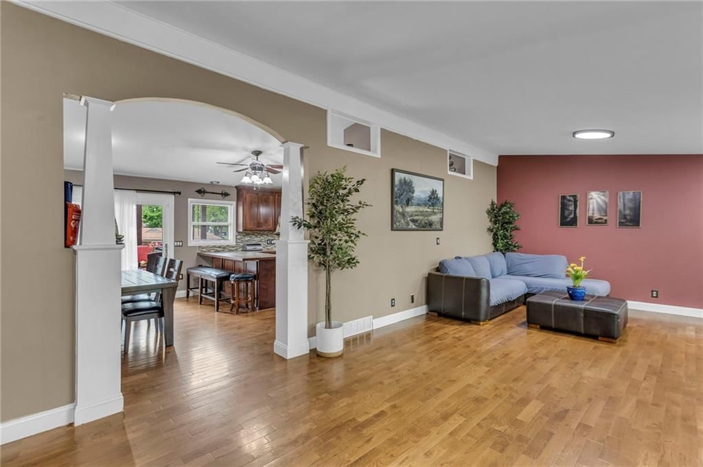 10912 Elmwood Drive — photo 7