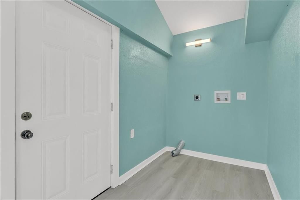 Photo 8 of 22 - 2723 Kimball Avenue