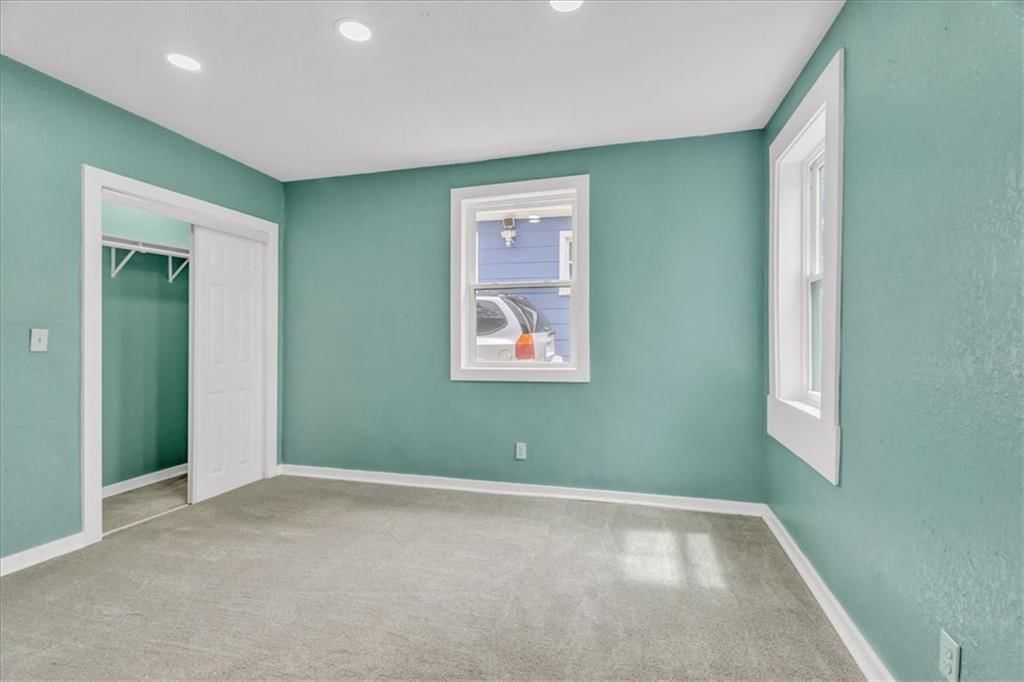 Photo 14 of 22 - 2723 Kimball Avenue