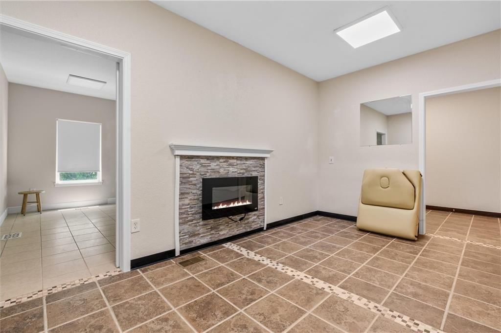 Photo 18 of 22 - 703 S Jefferson Street