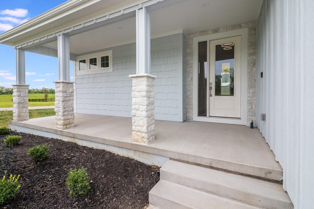 1811 Halls Creek Avenue — photo 3