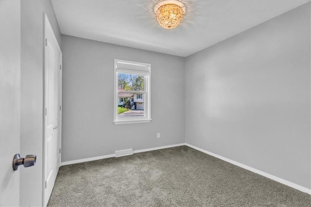 510 NE RICHARDSON Place — photo 12