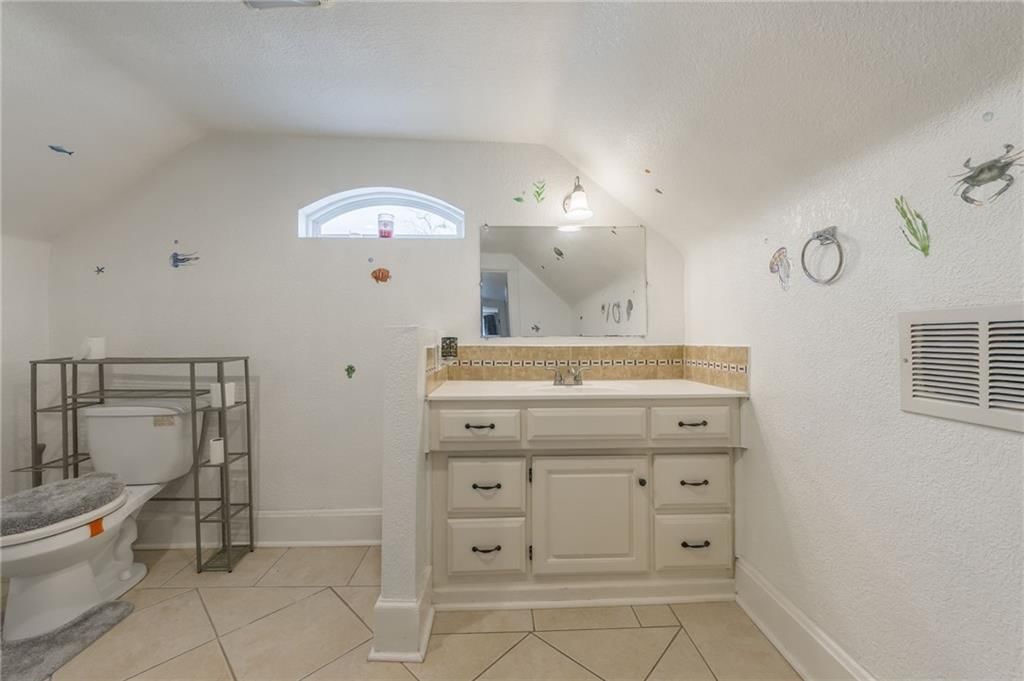 209 N 13th Street — photo 15