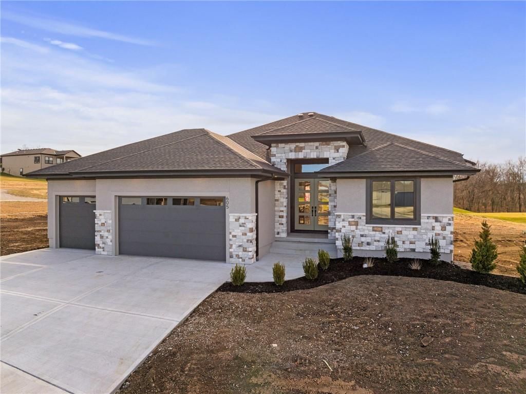 605 Hampstead Drive — photo 2