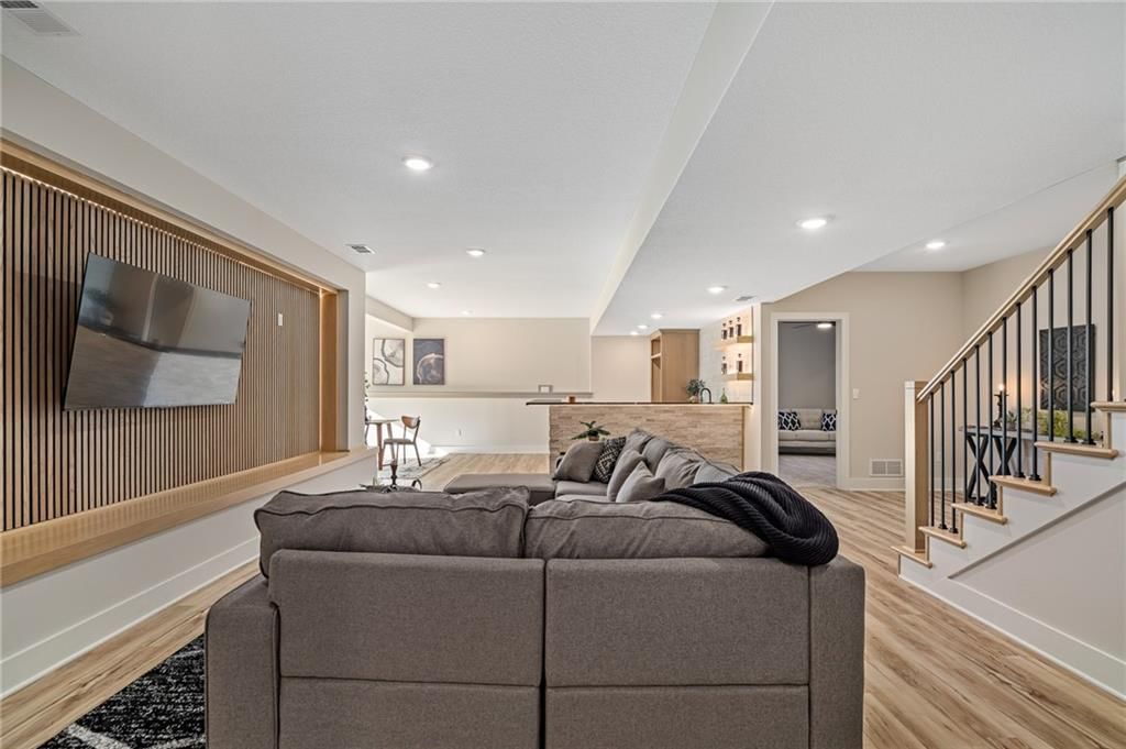 605 Hampstead Drive — photo 54