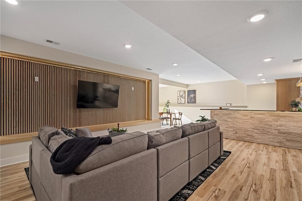 605 Hampstead Drive — photo 56