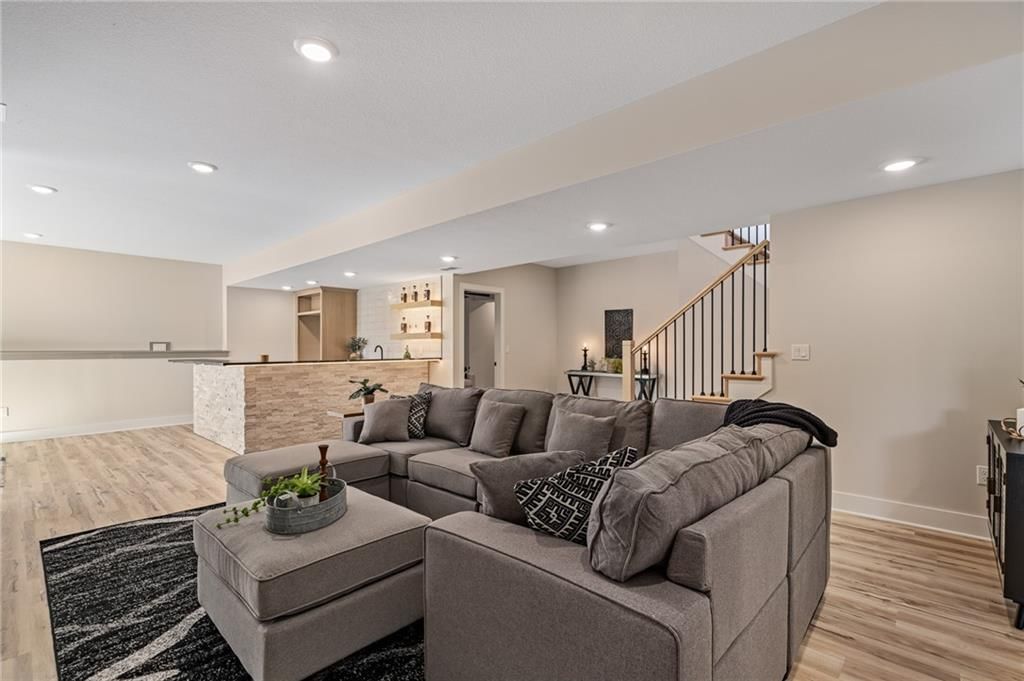 605 Hampstead Drive — photo 58