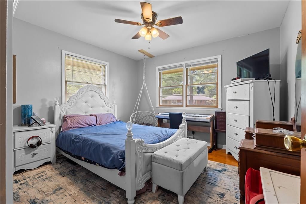 10915 Cypress Avenue — photo 15