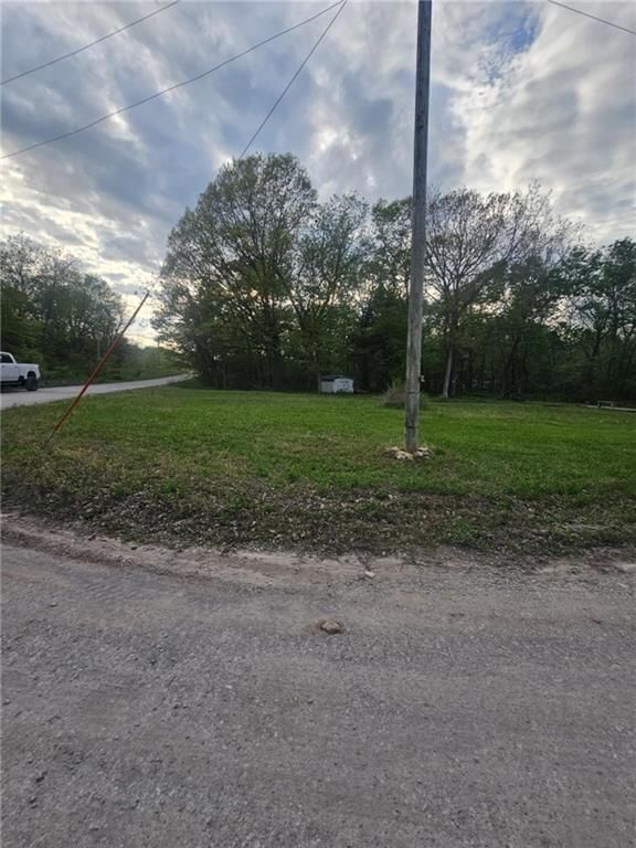 Photo 22 of 30 - 305 & 309 E Sugar Lake Drive