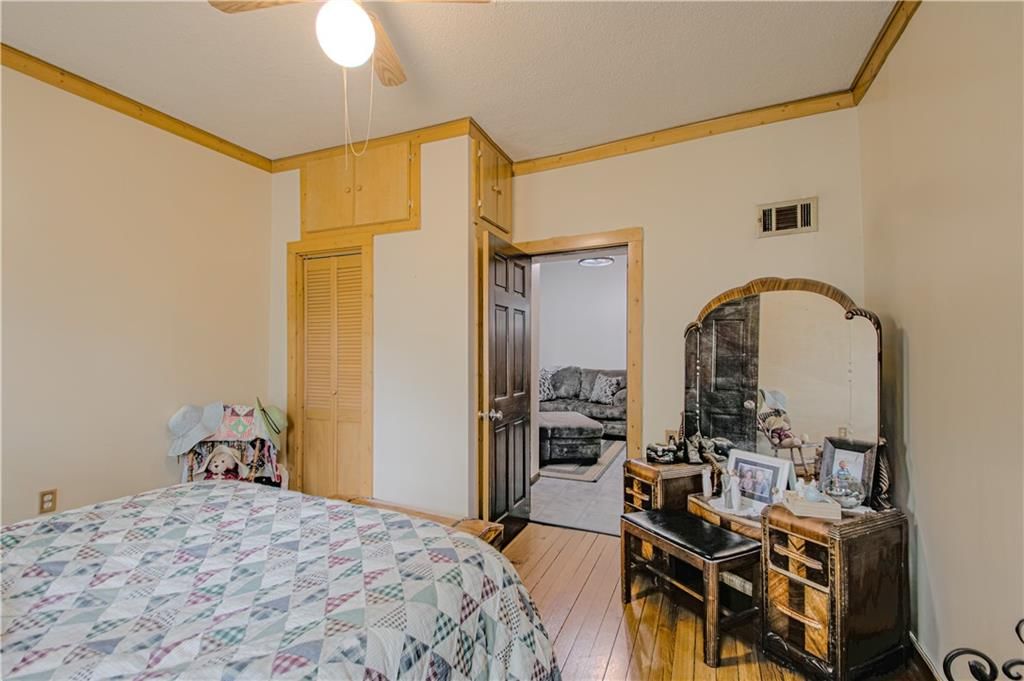 913 Metropolitan Avenue — photo 10