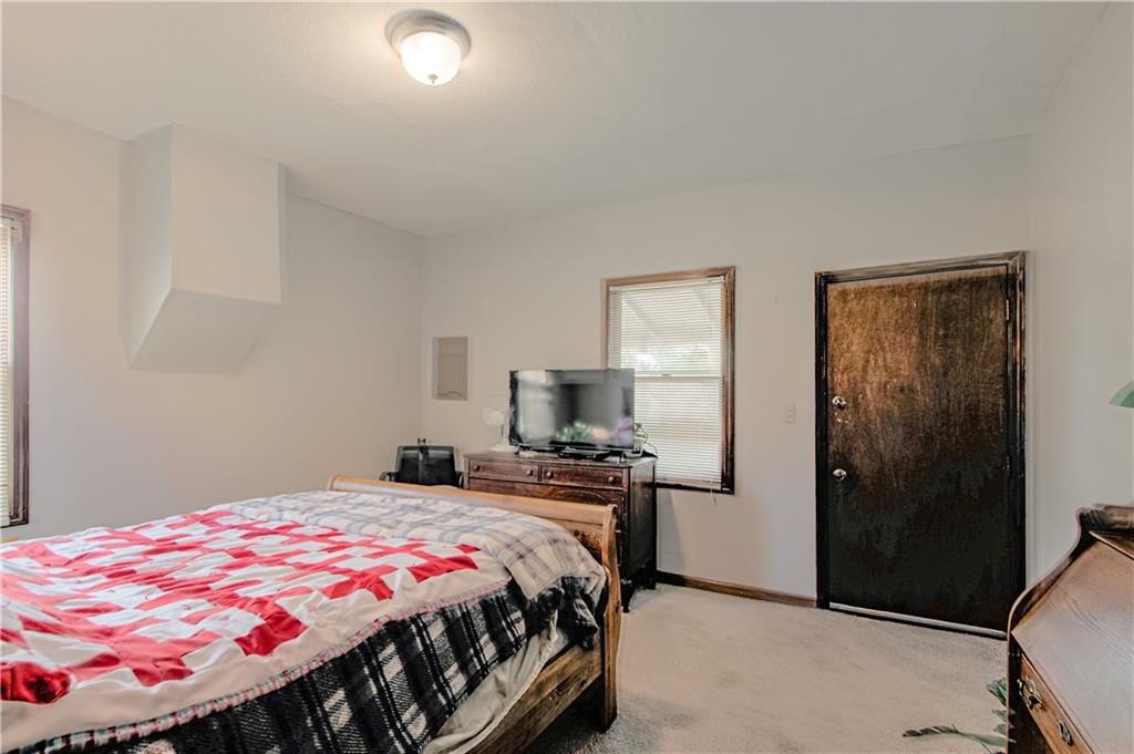 913 Metropolitan Avenue — photo 13