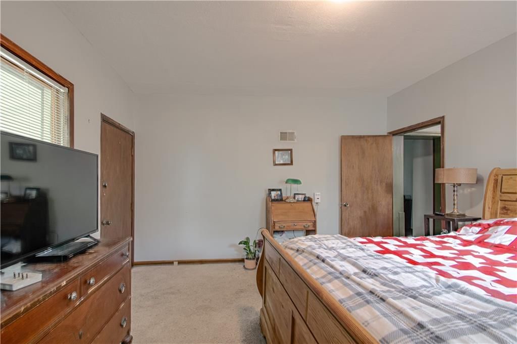 913 Metropolitan Avenue — photo 14