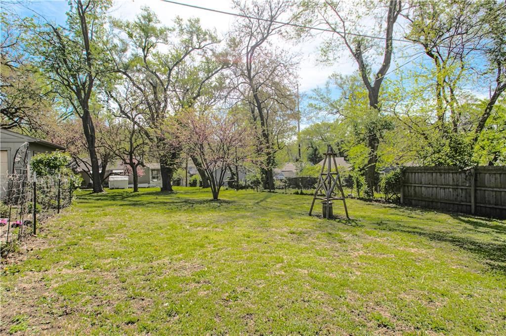 913 Metropolitan Avenue — photo 17