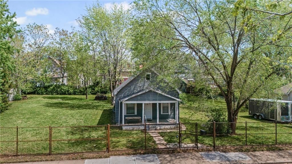 3225 Holmes Street — photo 6