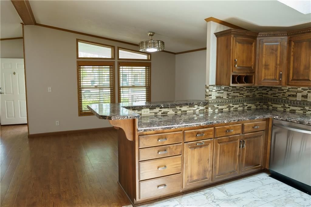 942 NE White Oak Lane — photo 8