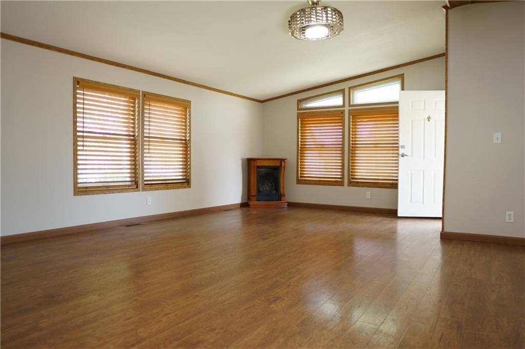 942 NE White Oak Lane — photo 12
