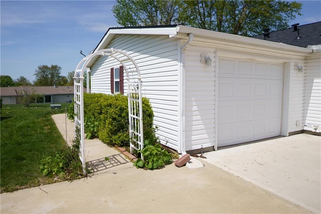 942 NE White Oak Lane — photo 43