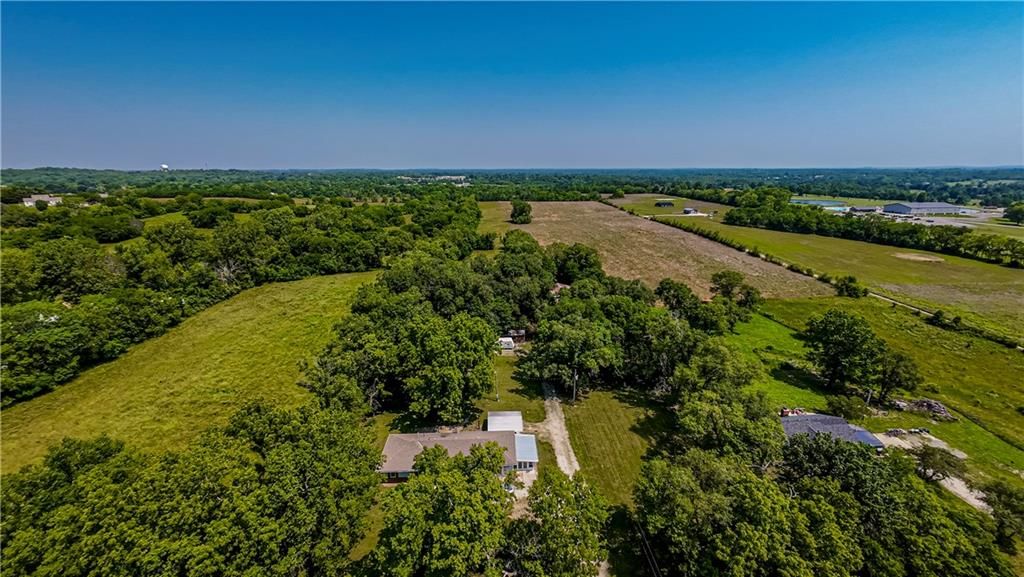 704 SE 30 Street, Oak Grove, MO