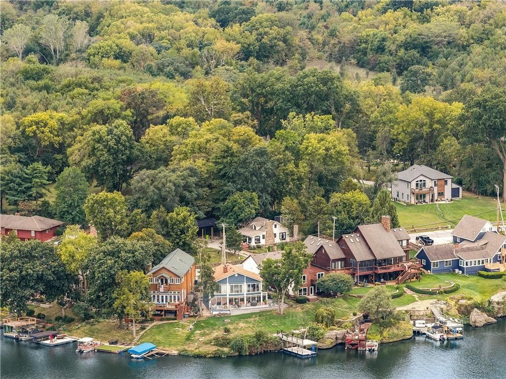 Photo 12 of 16 - 148 Beach Drive, Lake Tapawingo, MO 64015