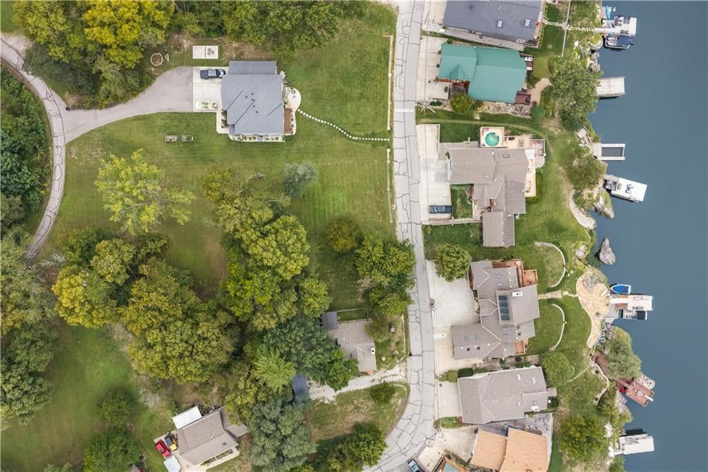 Photo 13 of 16 - 148 Beach Drive, Lake Tapawingo, MO 64015