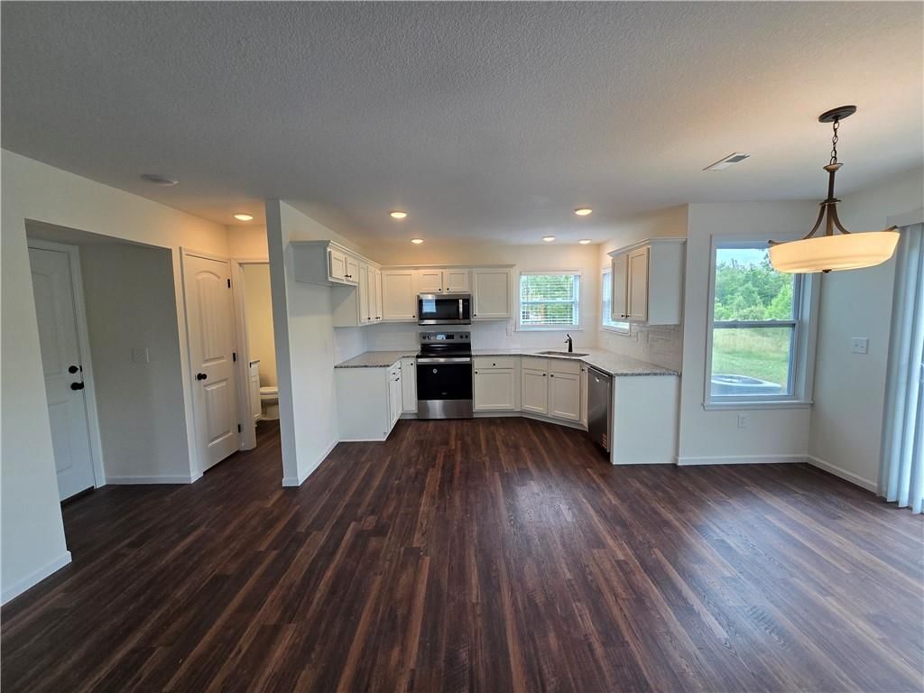 Photo 7 of 23 - 1608 Bluestem Drive