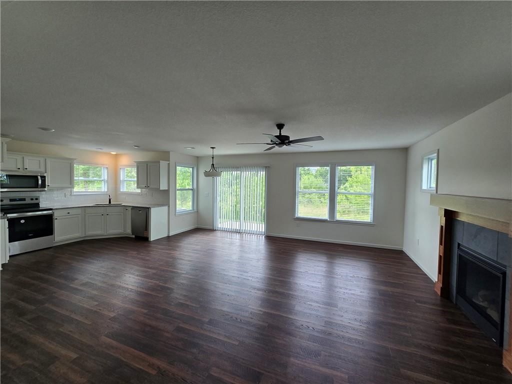 Photo 9 of 23 - 1608 Bluestem Drive