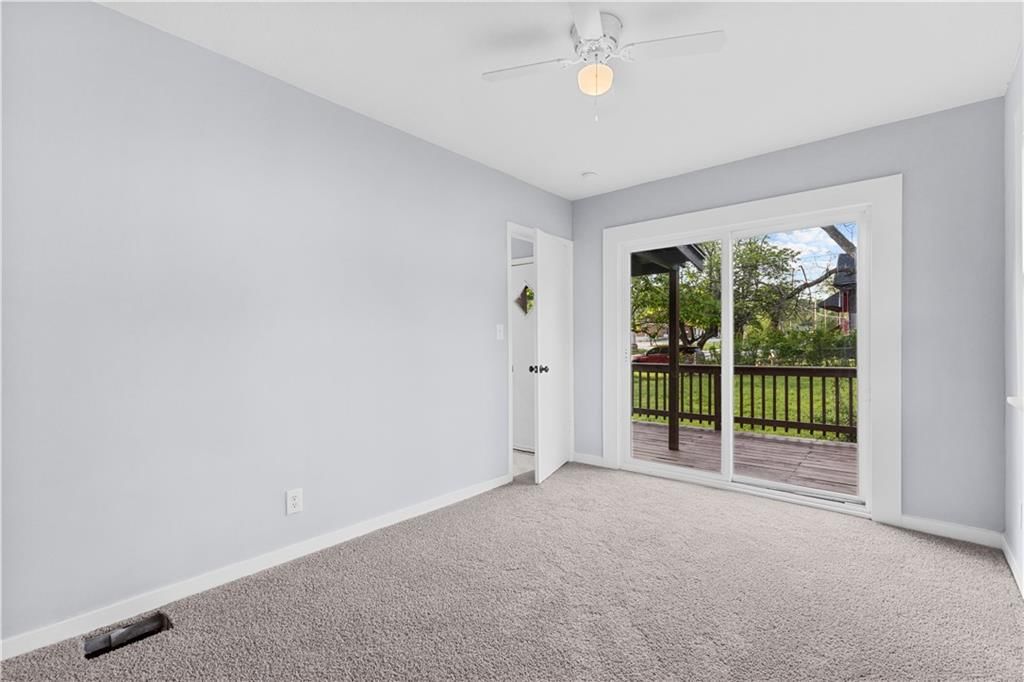 1052 Greeley Avenue — photo 9