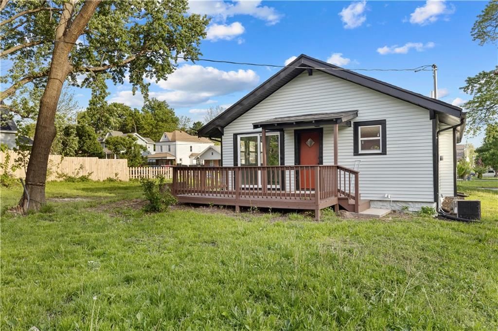 1052 Greeley Avenue — photo 12