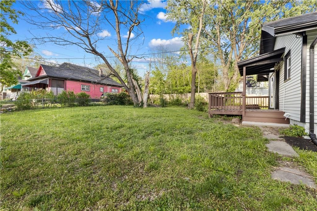 1052 Greeley Avenue — photo 13