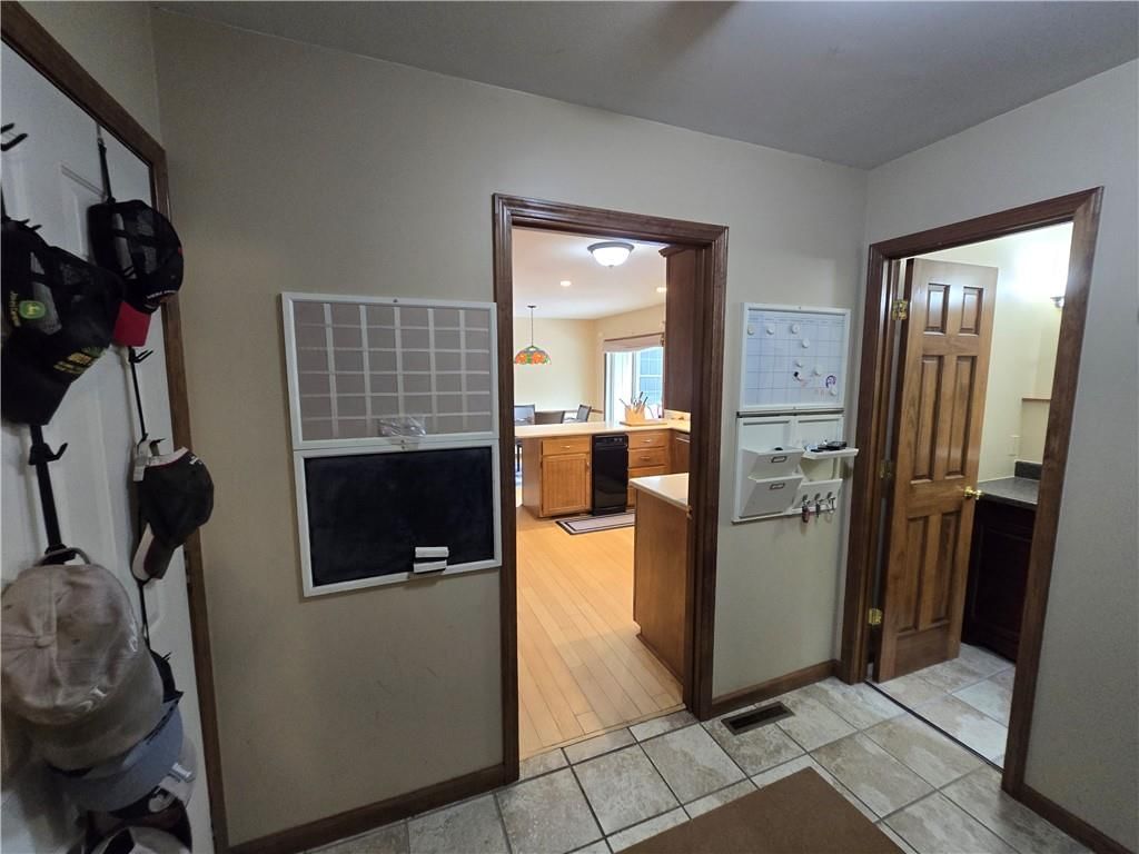 1502 Hillcrest Court — photo 33