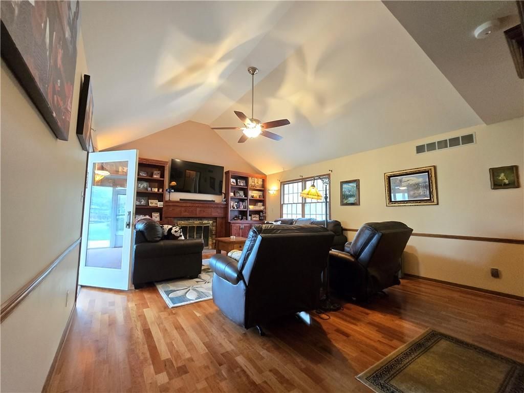 1502 Hillcrest Court — photo 37
