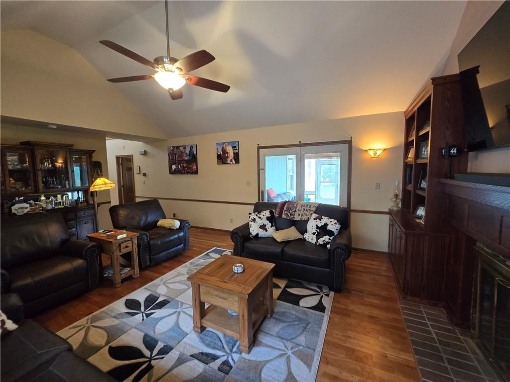 1502 Hillcrest Court — photo 39