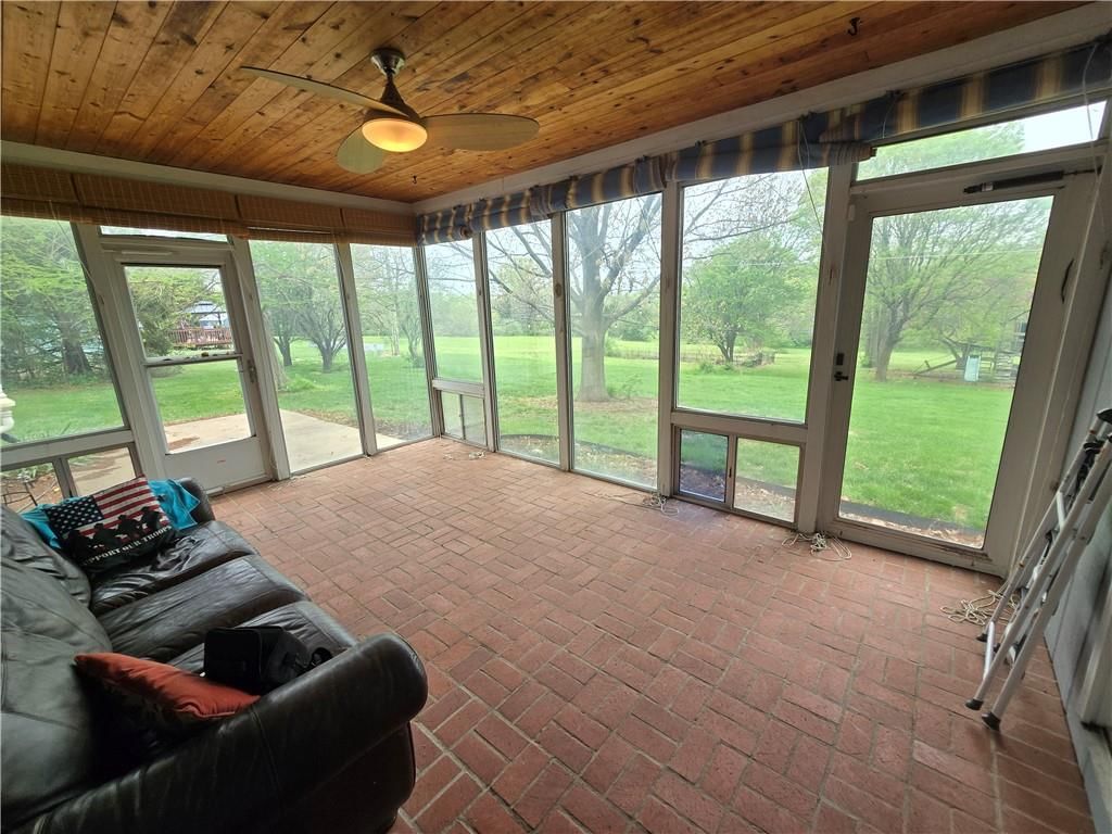 1502 Hillcrest Court — photo 41