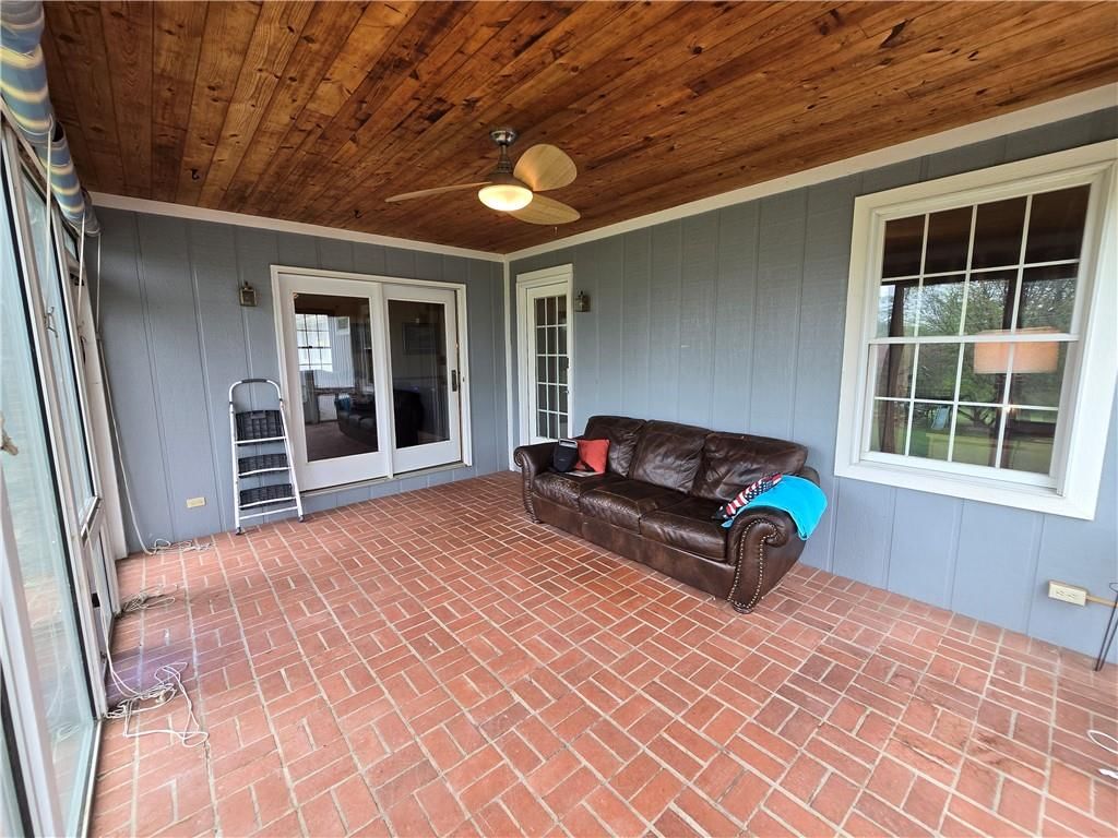 1502 Hillcrest Court — photo 42