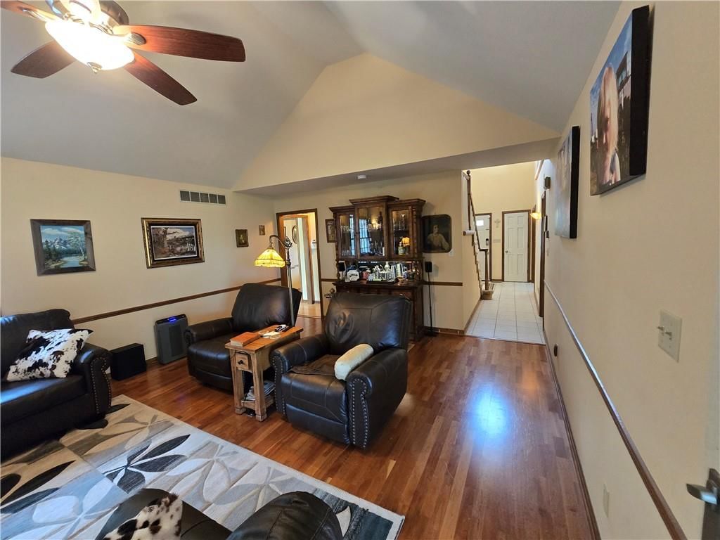 1502 Hillcrest Court — photo 43