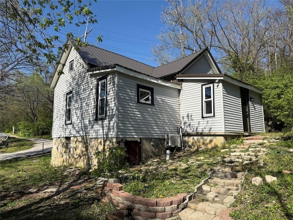 107 E Kansas Street — photo 8