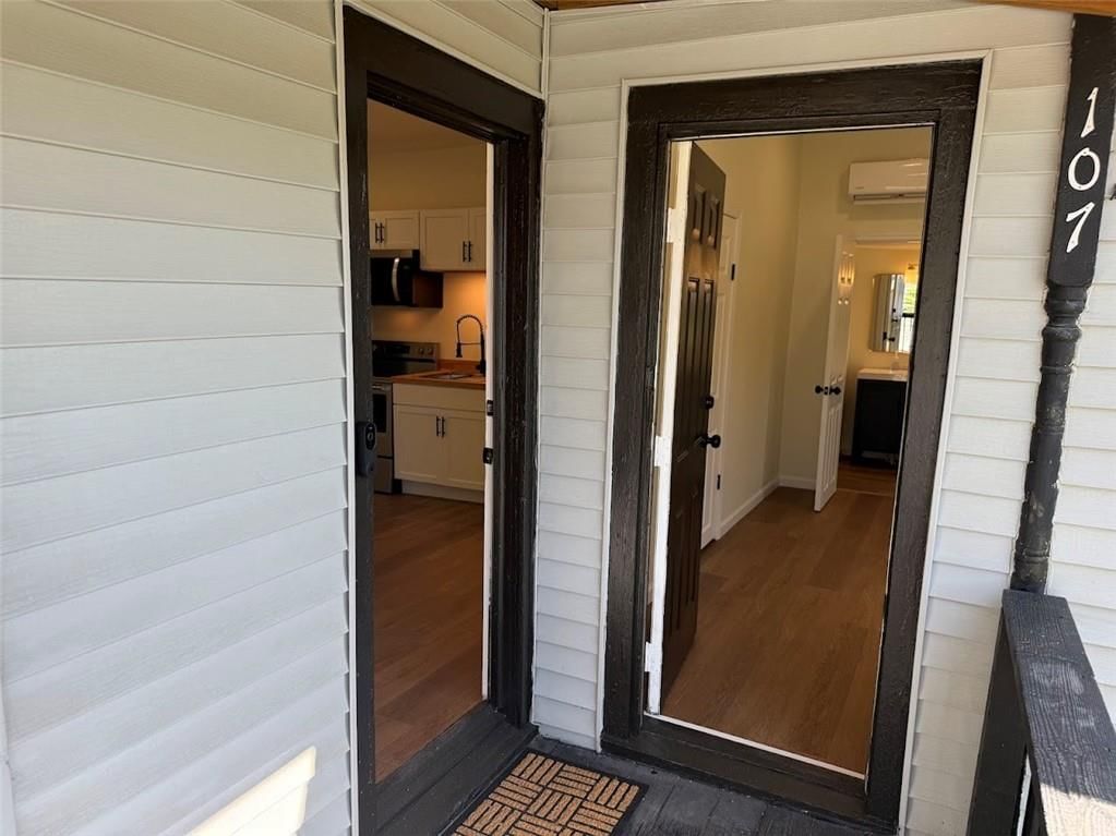 107 E Kansas Street — photo 11