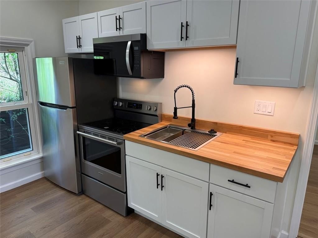 107 E Kansas Street — photo 13