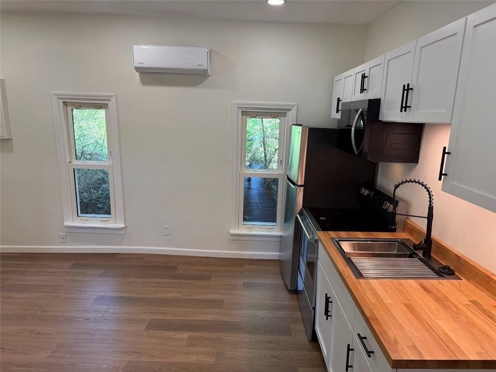 107 E Kansas Street — photo 14